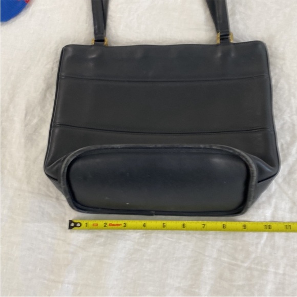 Coach vintage leather bucket style handbag - Picture 9 of 13